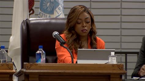 Attorney asks judge to hold Dolton’s Tiffany Henyard in contempt .